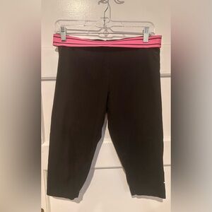 VS Pink knee length workout capris